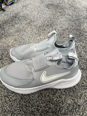 Nike Kids Grey & White Slip-On Sneakers with Hook Strap